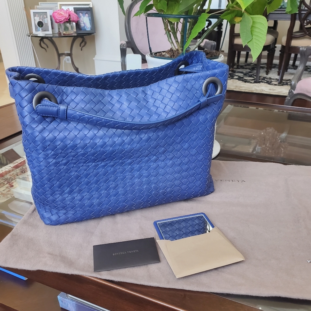 Bottega Veneta Garda in blue